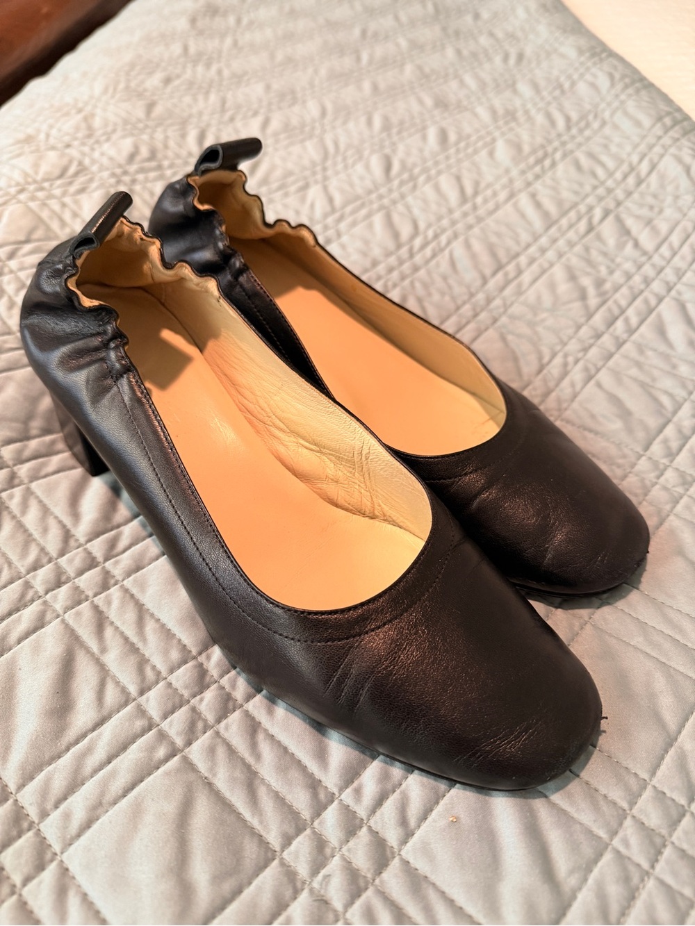EVERLANE Day Heel, Classic Black Leather Low Heel Pumps
